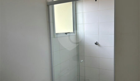 Sobrado à venda com 3 quartos em Jardim Petrópolis, Cotia, SP