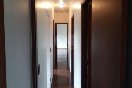 Sobrado à venda com 4 quartos, sendo 3 suítes, em Interlagos, São Paulo, SP