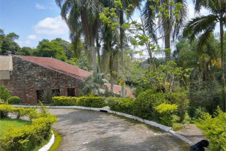 Casa à venda, 742 m², com piscina, 5 suítes, em Embu das Artes
