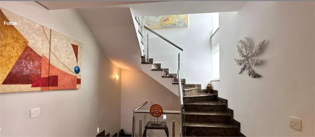 Casa à venda com 4 quartos, sendo 3 suítes, no condomínio Vila das Flores, São Paulo - SP