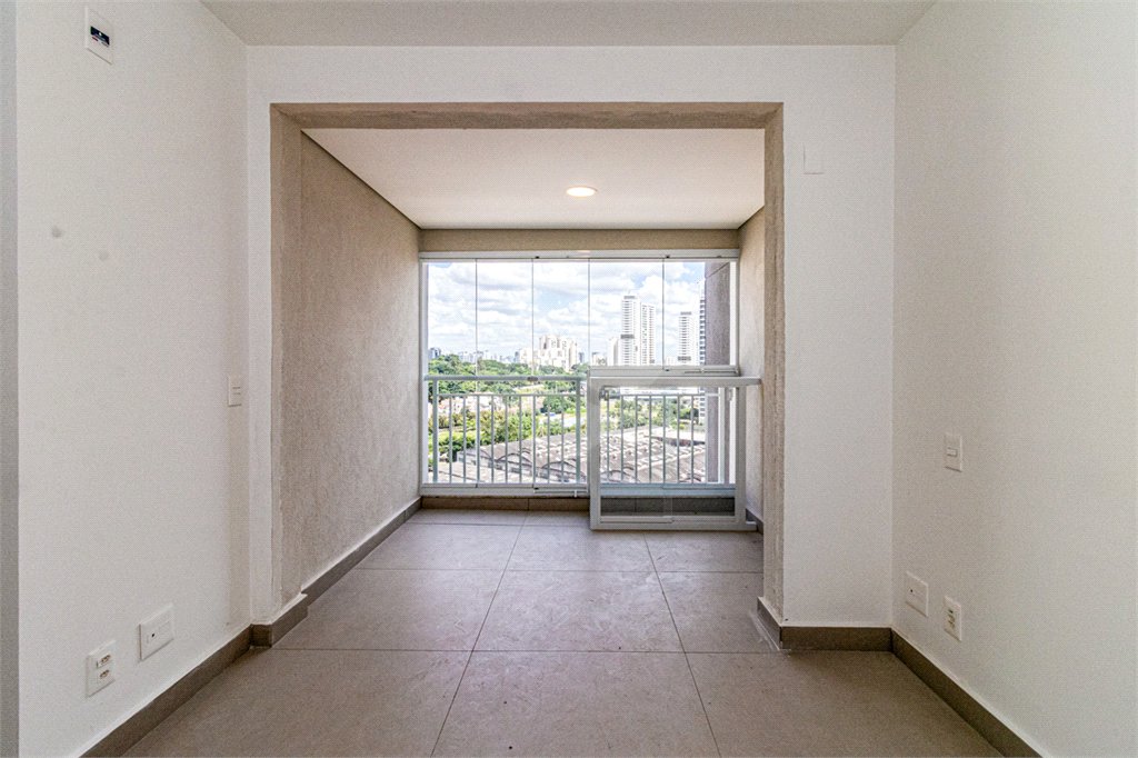Apartamento à venda com 3 quartos, sendo 1 suíte,  em Vila Anastácio, São Paulo, SP