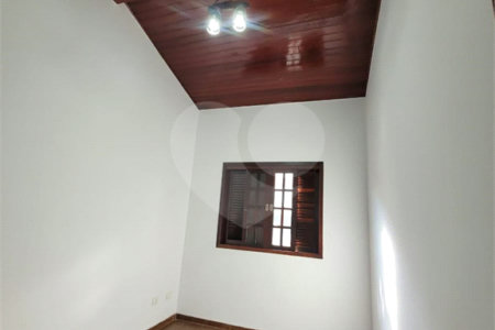 Sobrado à venda com 3 quartos, sendo 1 suíte,  em Jardim Ana Rosa, Suzano, SP