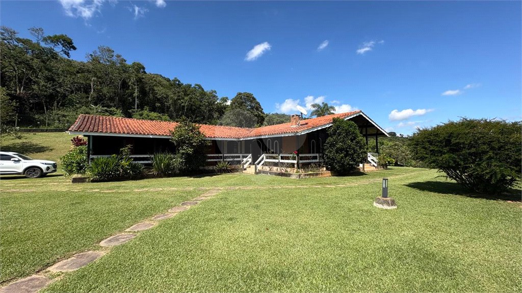 Sítio à venda com 4 quartos, sendo 2 suítes,  em Sorocamirim (canguera), São Roque, SP