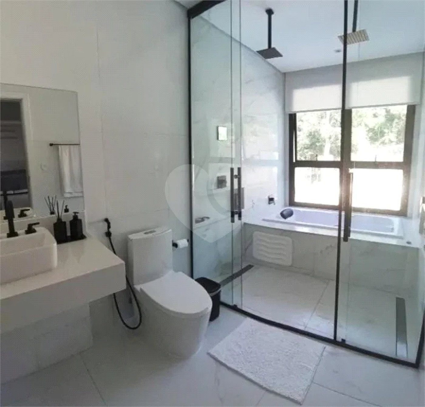 Casa à venda com 4 suítes no condomínio Fazenda Serra Azul, Itupeva - SP