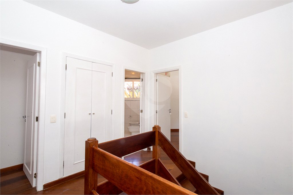 Sobrado à venda com 5 quartos, sendo 3 suítes, em Alto da Boa Vista, São Paulo, SP