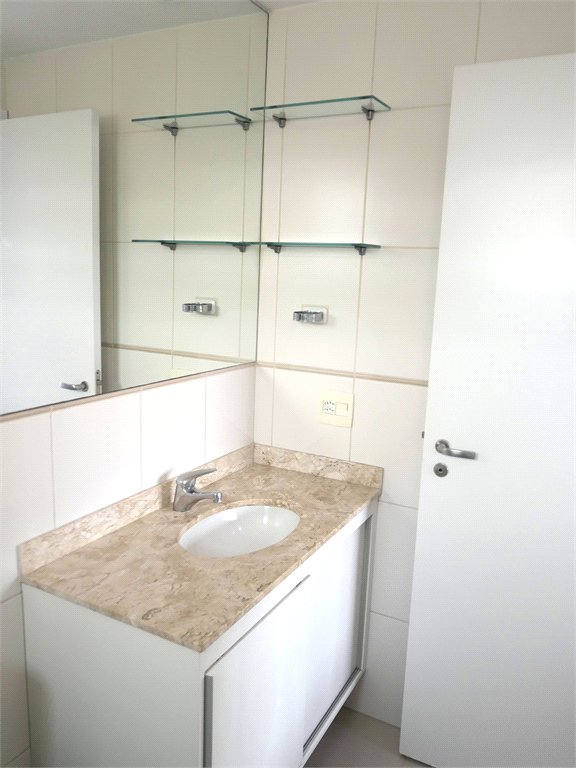 Apartamento para alugar com 3 quartos, sendo 1 suíte, em Vila Olímpia, São Paulo, SP
