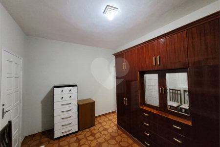 Sobrado à venda com 4 quartos em Vila Jurema, Ferraz de Vasconcelos, SP