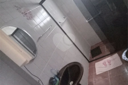 Sobrado à venda com 3 quartos em Água Fria, São Paulo, SP