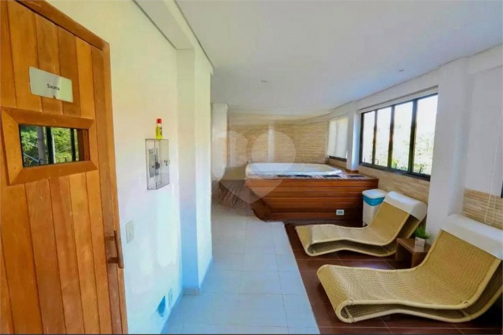 Apartamento à venda com 3 quartos, sendo 1 suíte,  em Cidade São Francisco, São Paulo, SP