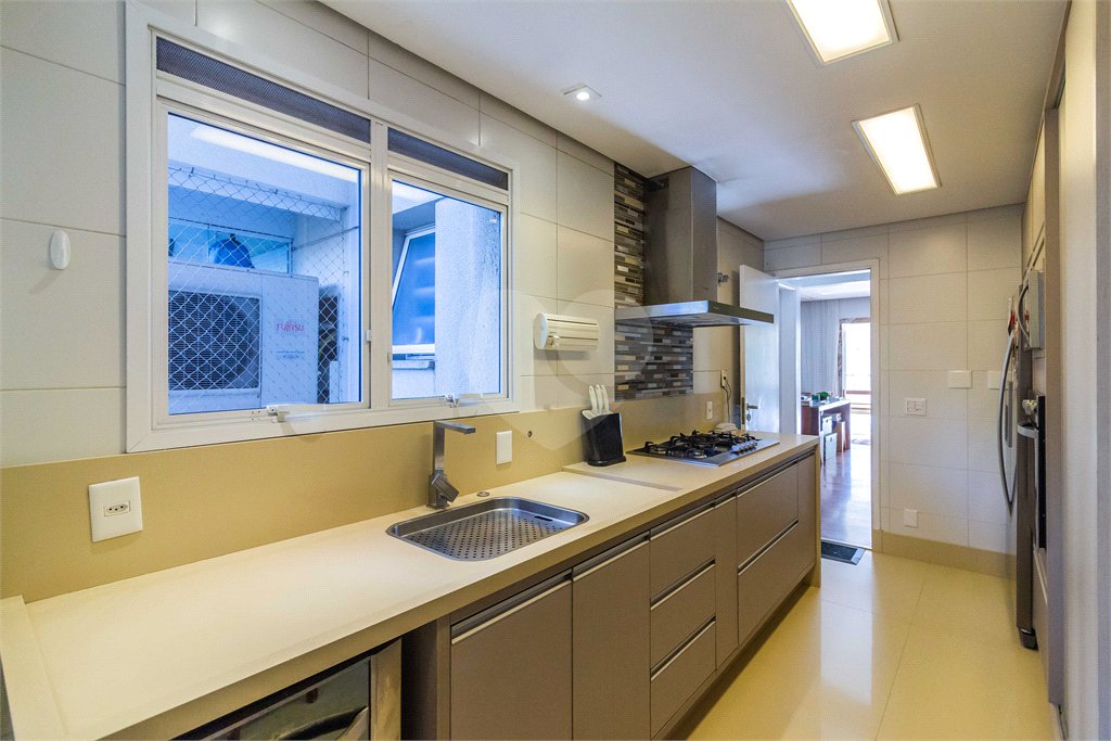 Apartamento à venda com 3 suítes em Vila Cordeiro, São Paulo, SP