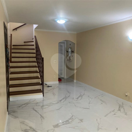 Sobrado à venda com 3 quartos, sendo 1 suíte, em Jardim Londrina, São Paulo, SP