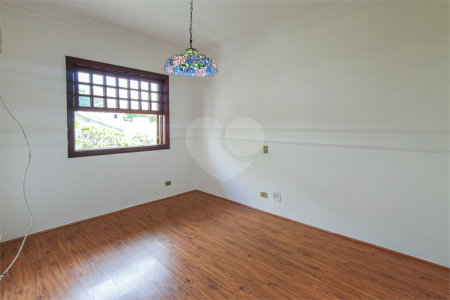 Casa à venda com 4 quartos, sendo 3 suítes,  no condomínio Vila das Flores, São Paulo - SP