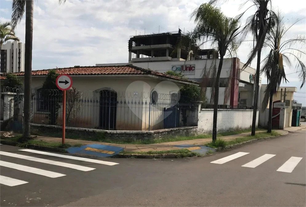 CASA À VENDA COLOCADA COM A SANTA CASA