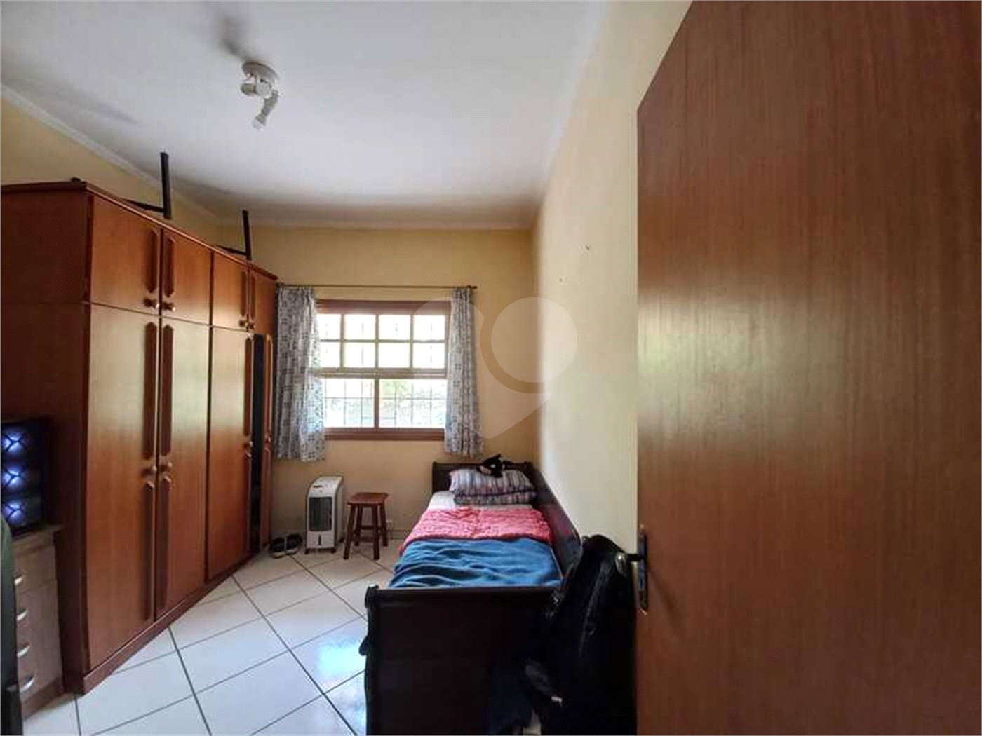 Casa à venda com 3 quartos, sendo 1 suíte, no condomínio Outeiro das Flores 2, Itupeva - SP
