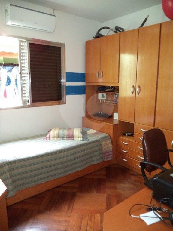 Sobrado à venda com 4 quartos, sendo 1 suíte,  em Parque Edu Chaves, São Paulo, SP