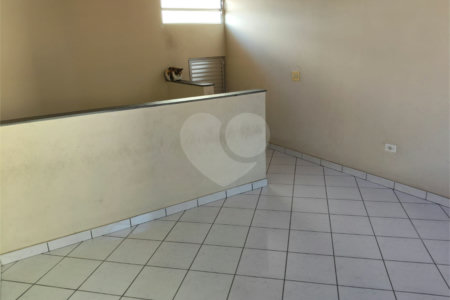 Casa à venda com 3 quartos em Jardim Santa Clara, Guarulhos, SP