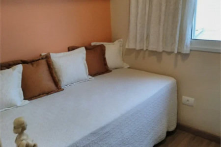 Casa à venda com 3 quartos, sendo 1 suíte, no condomínio Moradas do Horto, São Paulo - SP