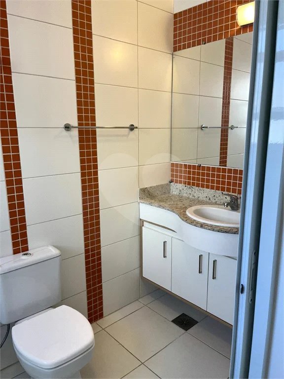 Casa para alugar com 3 suítes no condomínio Figueira Garden, Atibaia - SP