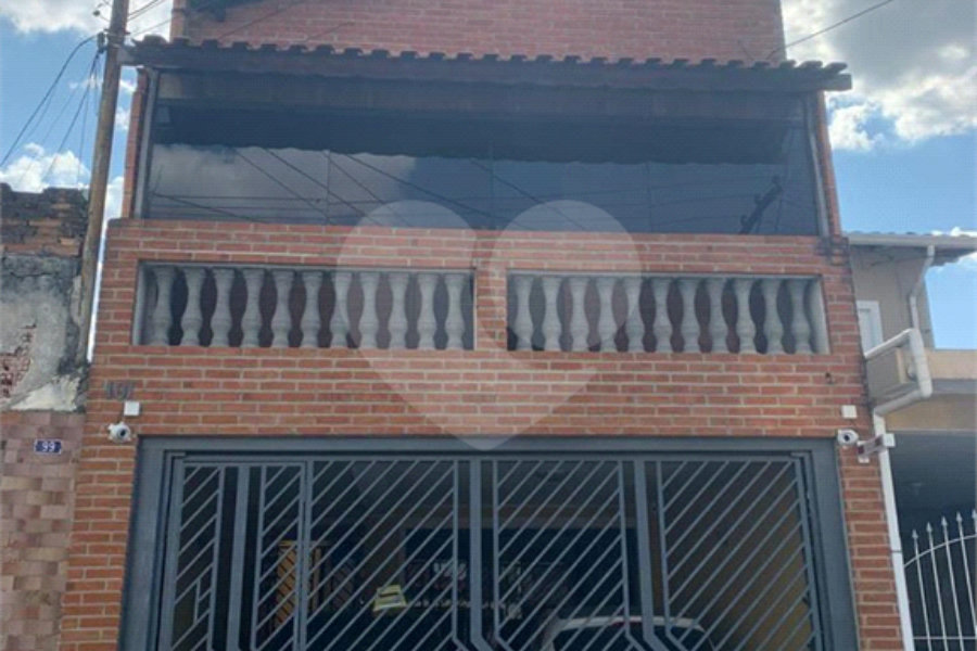 Sobrado à venda com 3 quartos, sendo 1 suíte,  em Vila Sabrina, São Paulo, SP