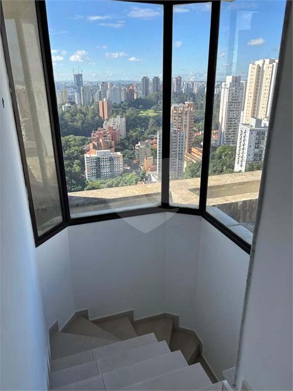 Cobertura à venda com 3 quartos, sendo 1 suíte, em Vila Andrade, São Paulo, SP