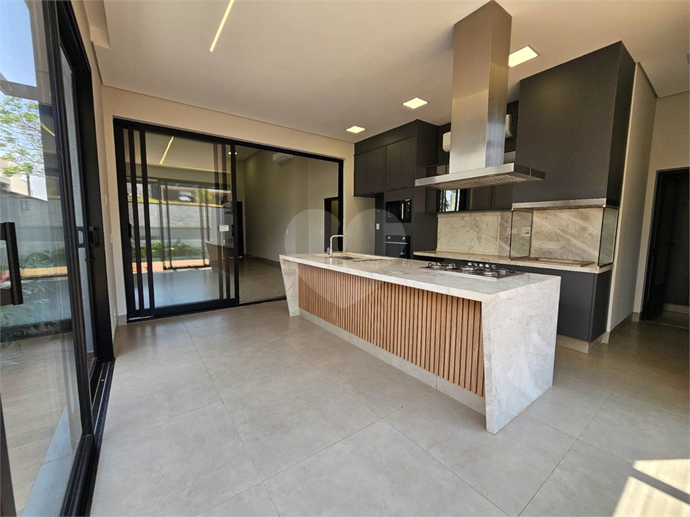Casa à venda com 4 suítes no condomínio Residencial Terras de Siena, Ribeirão Preto - SP