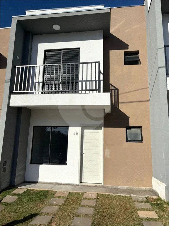 Casa à venda com 3 quartos, sendo 1 suíte, no condomínio Marselha IV, São Roque - SP