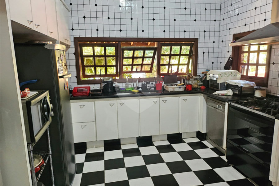Casa à venda com 4 quartos, sendo 3 suítes, no condomínio Residncial Euroville, Carapicuíba - SP