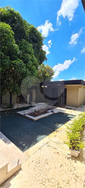 Sobrado à venda com 4 quartos, sendo 1 suíte, em Pacaembu, São Paulo, SP
