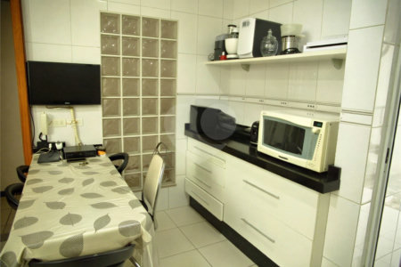 Sobrado à venda com 4 quartos, sendo 2 suítes, em Nova Petrópolis, São Bernardo do Campo, SP