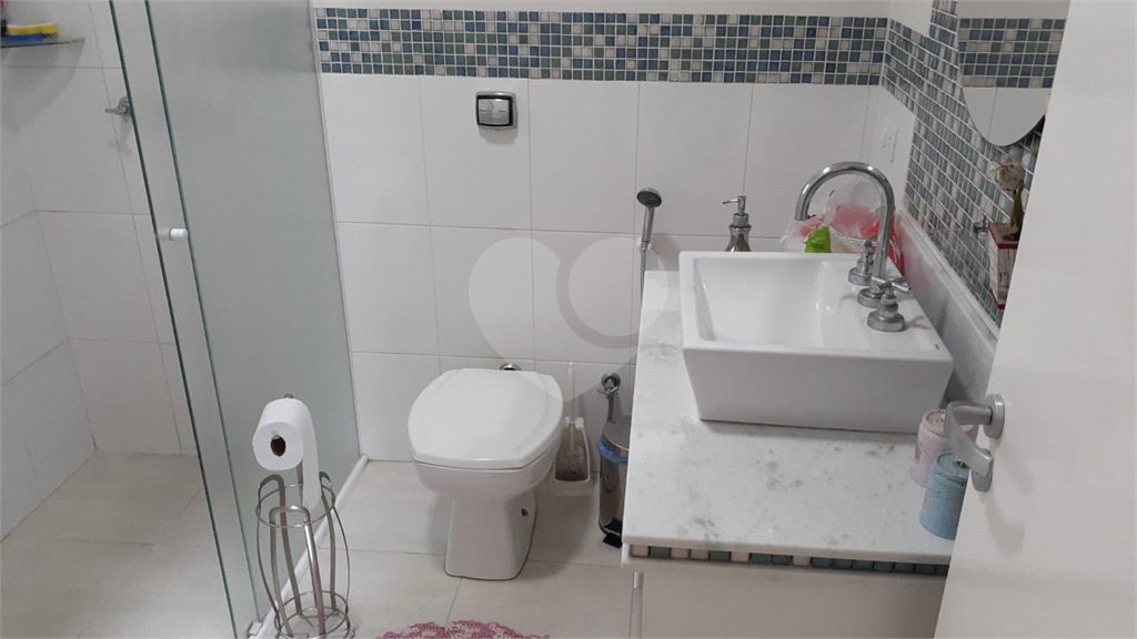 Sobrado à venda com 3 quartos, sendo 1 suíte,  no Centro, Elias Fausto, SP