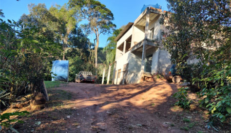 Sobrado à venda com 5 quartos, sendo 4 suítes,  em Serra da Cantareira, Mairiporã, SP