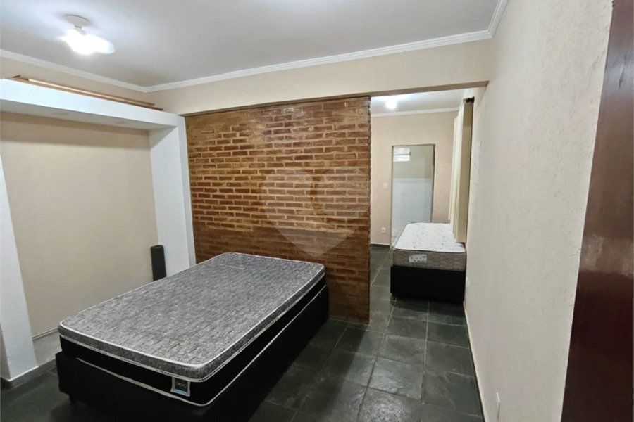 Casa à venda com 4 quartos, sendo 2 suítes,  em Country Residencial Felix, Bom Jesus dos Perdões, SP