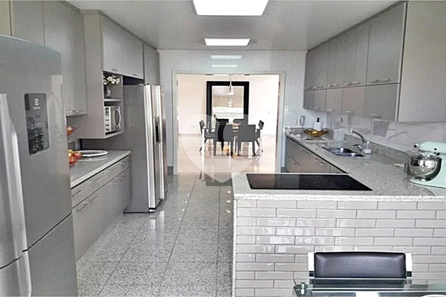 Casa à venda com 4 quartos, sendo 3 suítes, em Santana, São Paulo, SP