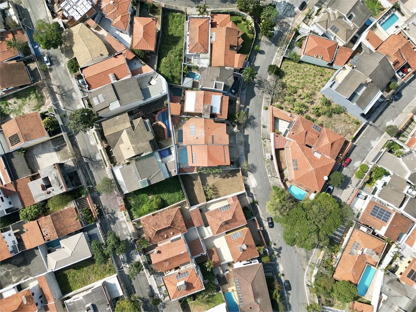 Sobrado à venda com 4 quartos, sendo 1 suíte, em Tremembé, São Paulo, SP