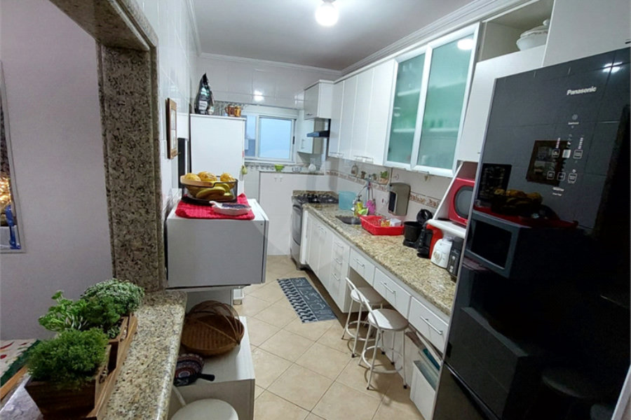 Apartamento à venda com 2 quartos, sendo 1 suíte,  em Vera Cruz, Mongaguá, SP