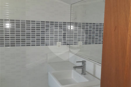 Casa à venda ou para alugar com 4 suítes em Chácaras São Carlos, Cotia, SP