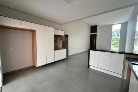 Casa à venda com 3 quartos, sendo 1 suíte, no condomínio Residencial Villa Verona, Sorocaba - SP