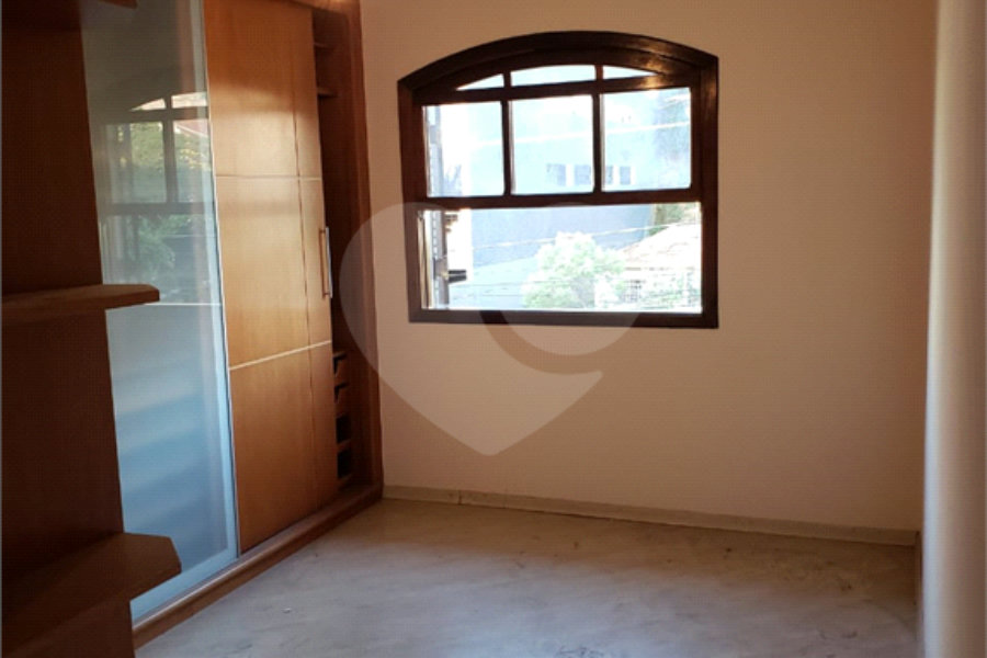 Sobrado à venda com 3 quartos, sendo 1 suíte, em Parque Peruche, São Paulo, SP