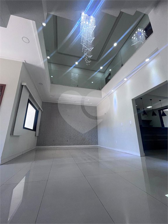 Casa à venda com 3 quartos, sendo 1 suíte, no condomínio Jardim Guarujá, Salto - SP