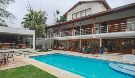 Casa à venda com 6 suítes em Jardim Cordeiro, São Paulo, SP