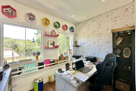 Casa à venda com 4 quartos, sendo 3 suítes, no condomínio Vilarejo, Carapicuíba - SP