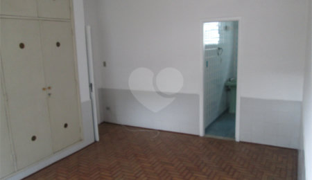 Sobrado à venda com 3 quartos em Horto, São Paulo, SP