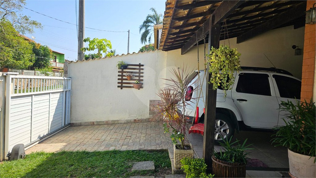 Casa em condomínio à venda com 4 quartos, sendo 1 suíte, em Baleia, São Pedro da Aldeia, RJ