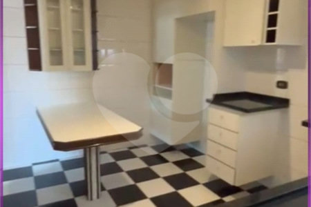 Casa à venda com 3 suítes em Vila Romana, São Paulo, SP