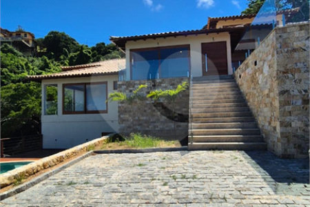 Casa à venda com 8 quartos, sendo 7 suítes, em Ferradura, Armação dos Búzios, RJ