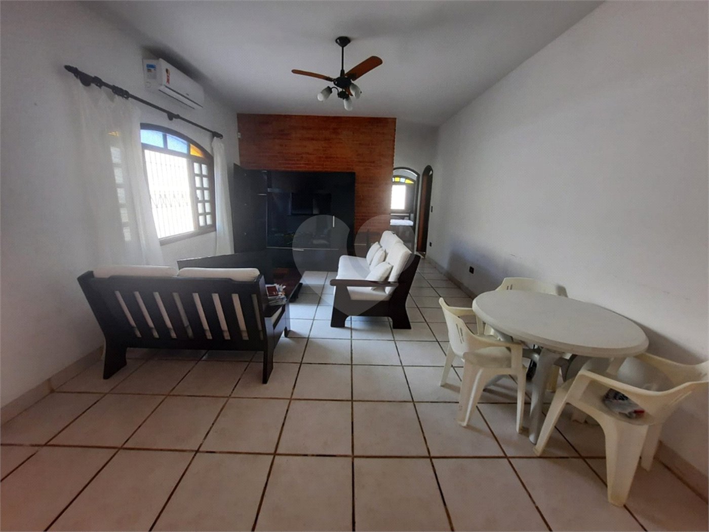 Casa à venda com 3 quartos, sendo 1 suíte,  em Jardim Aruan, Caraguatatuba, SP