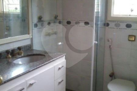 Casa à venda com 6 quartos, sendo 2 suítes, no condomínio Lago Azul Residencial e Golfe, Araçoiaba da Serra - SP