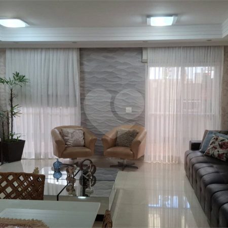 Casa à venda com 3 suítes no condomínio Villa das Flores, Mogi das Cruzes - SP