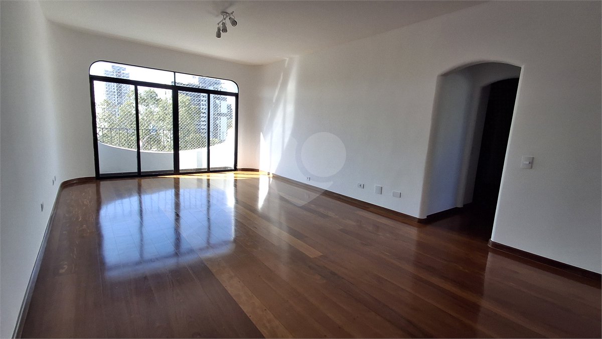 Apartamento para alugar com 3 quartos, sendo 1 suíte, em Chácara Santo Antônio, São Paulo, SP