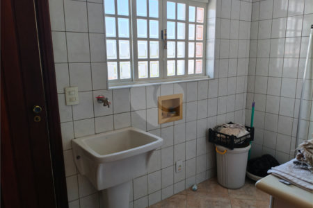 Casa à venda ou para alugar com 3 suítes no condomínio Estância Marambaia, Vinhedo - SP